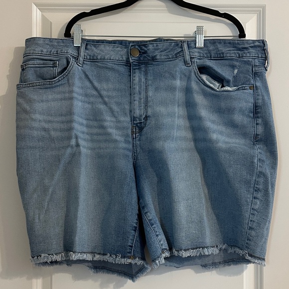 a.n.a Pants - a.n.a High-Rise Denim Midi Shorts